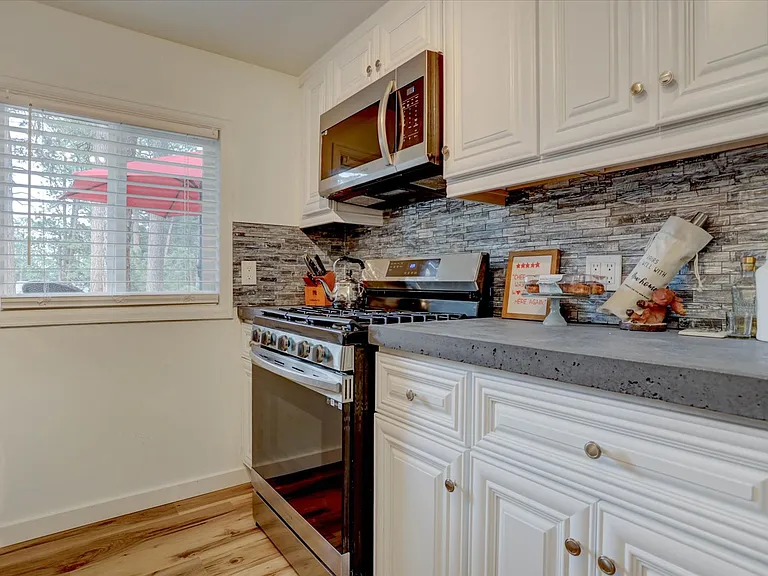 9657 Hurty Ave — Photo 8