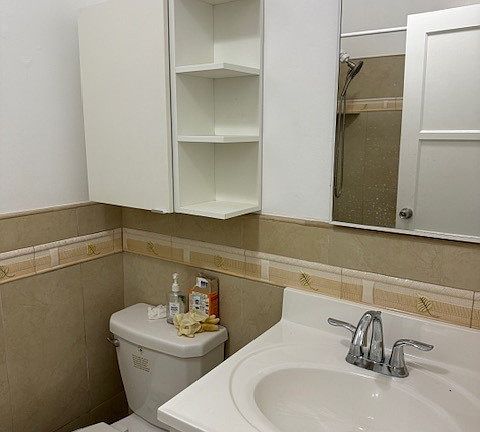 5th image of 709 W Hellman Ave #1