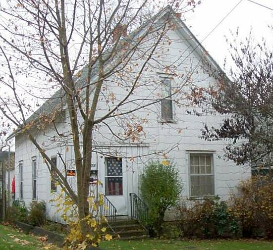 1st image of 208 W Curtis St