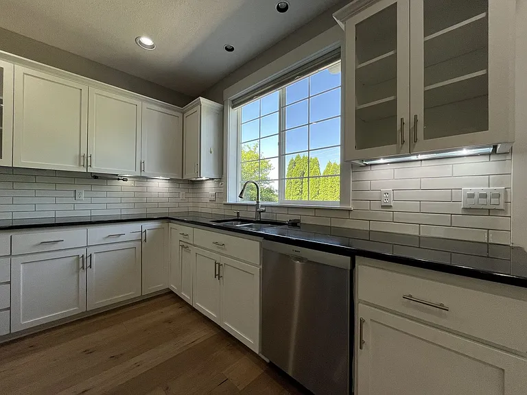 224 NW Sundown Way — Photo 10