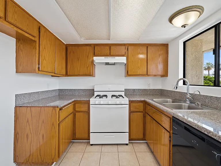732 W Dryden St #C — Photo 7