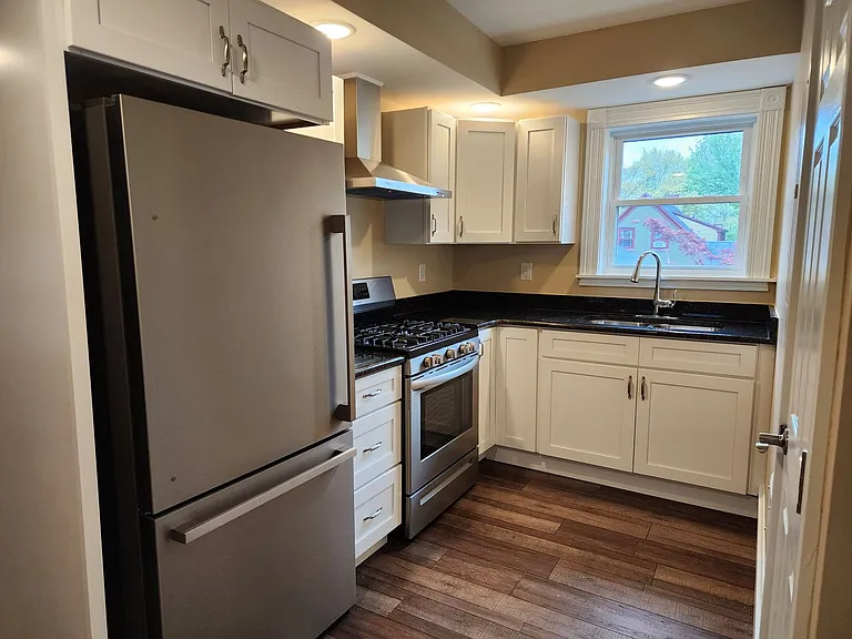 1113 E. King St. — Photo 1