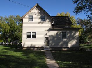 12 Elm Rd E, Fairmont, MN 56031