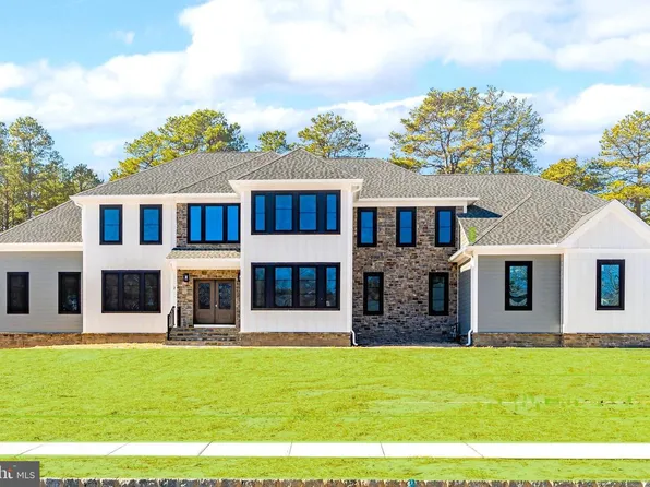 2 Haystack Ct, Howell, NJ 07731
