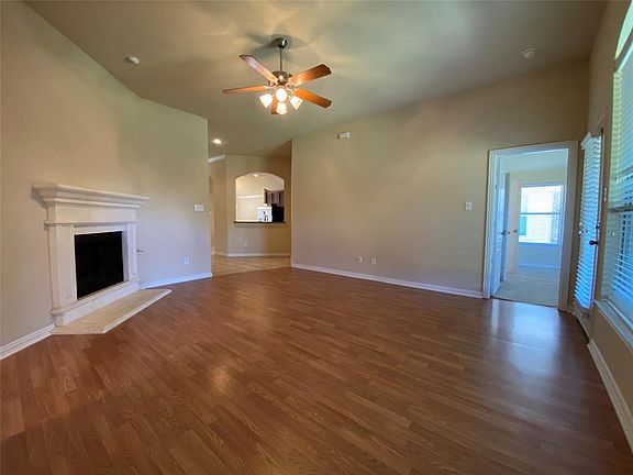 4th image of 9404 Caliente Dr