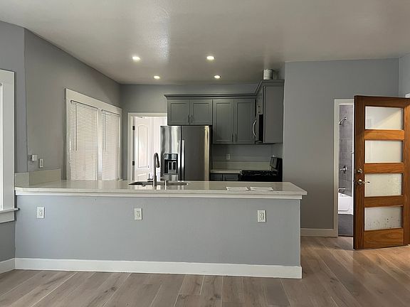 4th image of 338 Cedar Ave #2