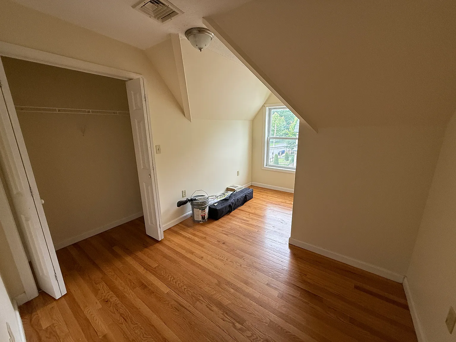 3 bed, 1250 sqft, $2,000 — Photo 4