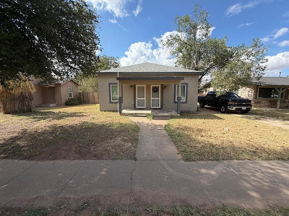 702 W Kansas Ave
