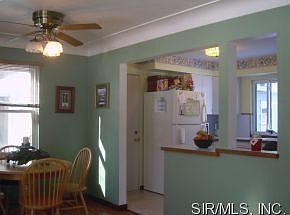 4th image of 1631 Lindell Blvd