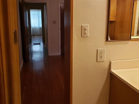 2nd image of 1003 N Lea Ave