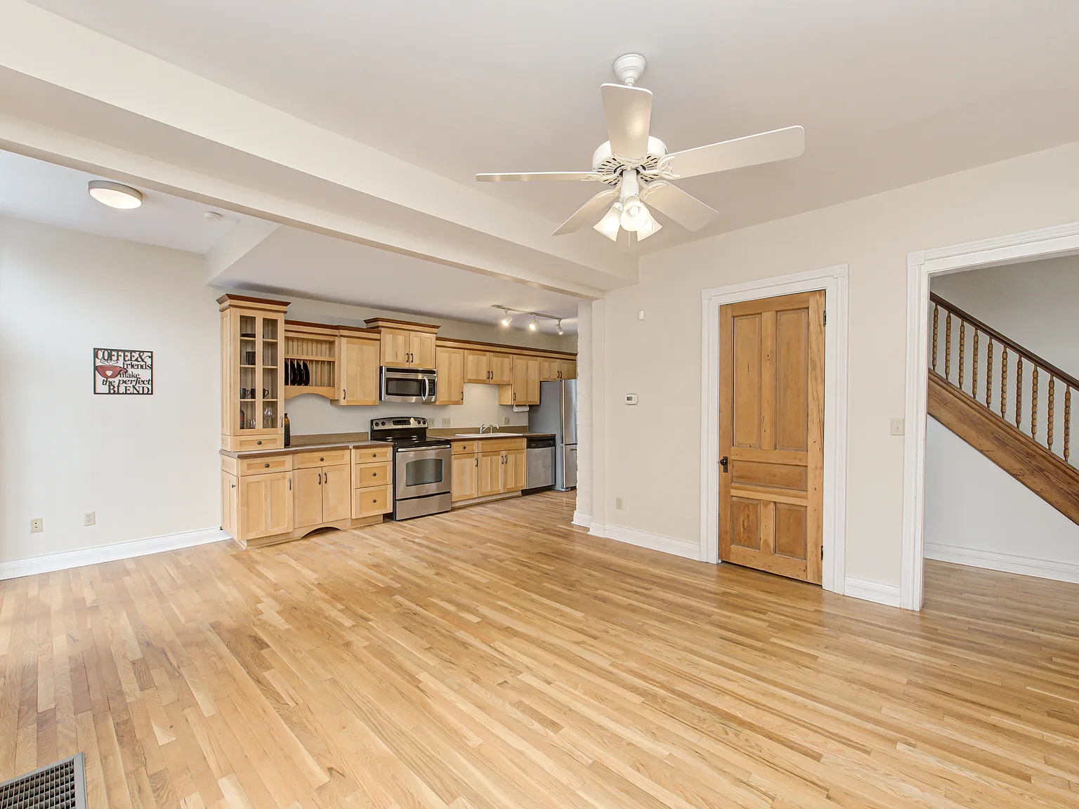 3 bed, 2.5 bath, 2328 sqft, $2,975 — Photo 3