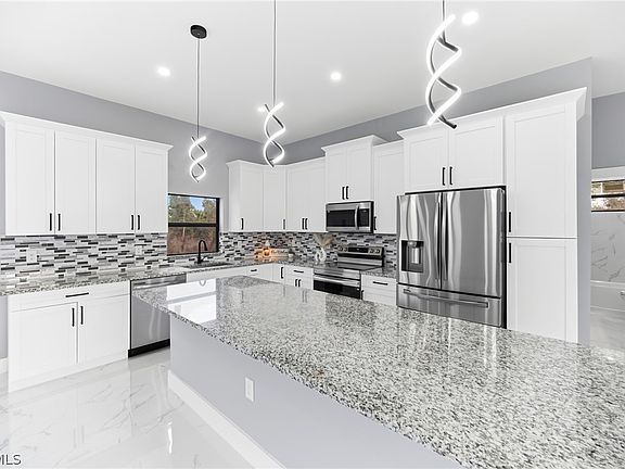 3rd image of 519 Lone Star Ln