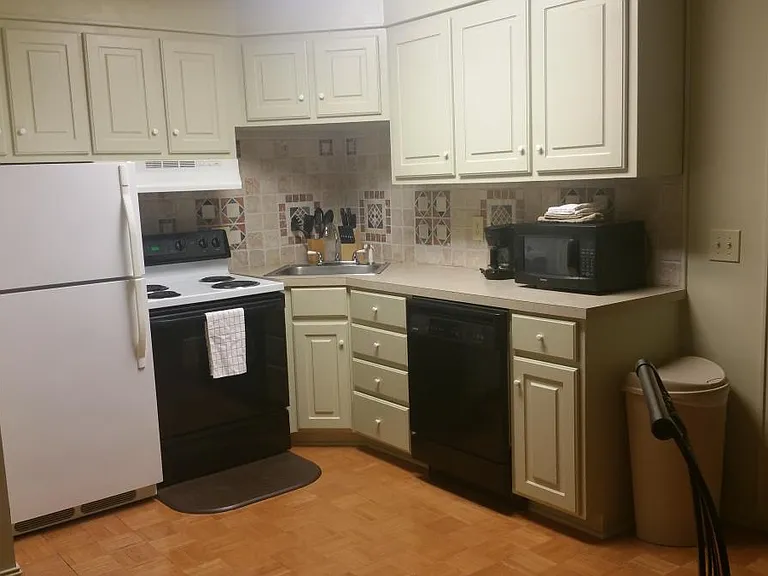 913 Prestwood Dr #E — Photo 7