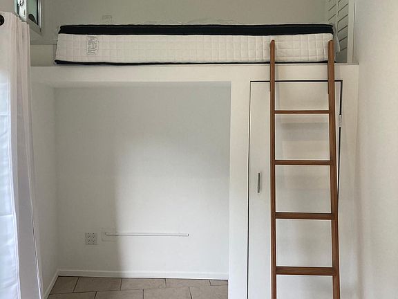 4th image of 714 Claymont Dr #2