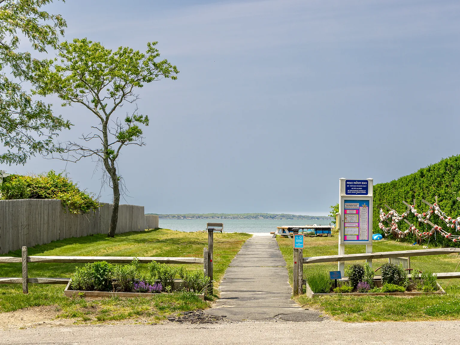 Waterfront Oasis with Private Beach Access — Photo 2
