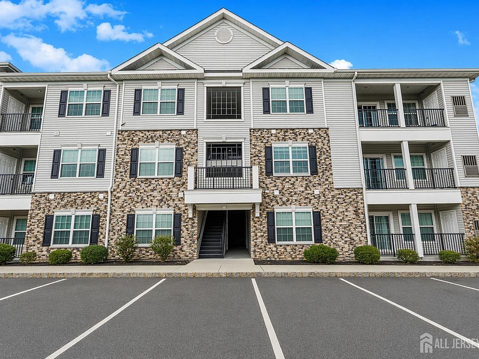 1st image of 816 Stiller Ln