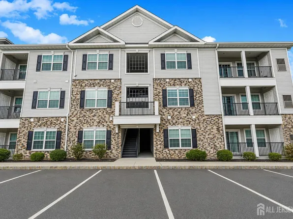 816 Stiller Ln, Monroe Township, NJ 08831