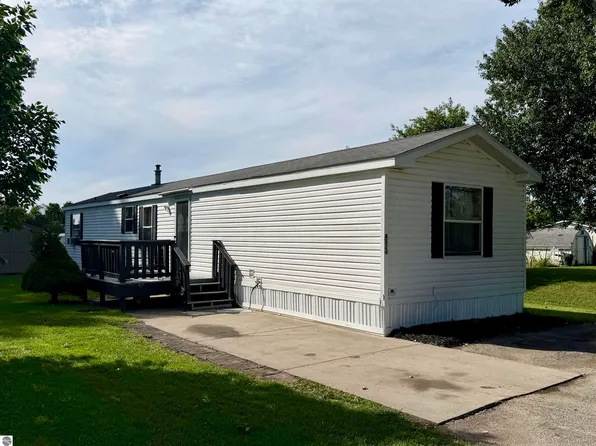4524 Goldenrod Dr, Traverse City, MI 49685