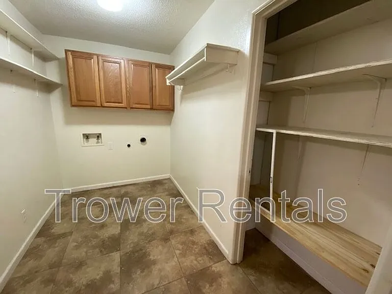2620 Cambridge St — Photo 15