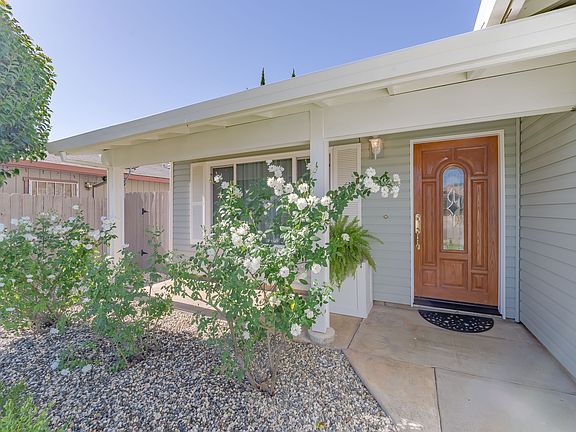 3rd image of 10220 Pistachio Way