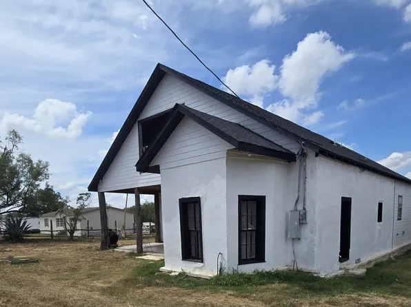 21805 Senior Rd, Von Ormy, TX 78073