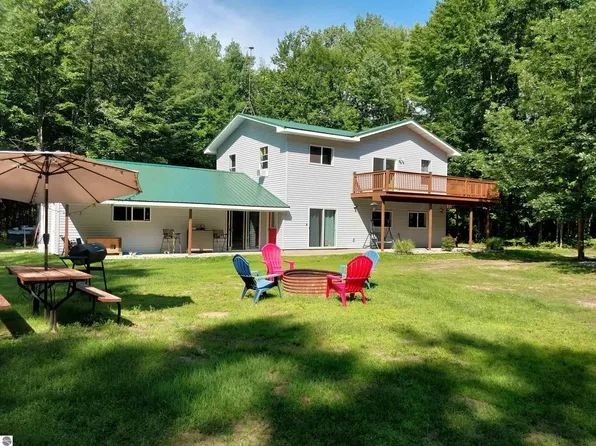 8703 Davy Dr, Hale, MI 48739