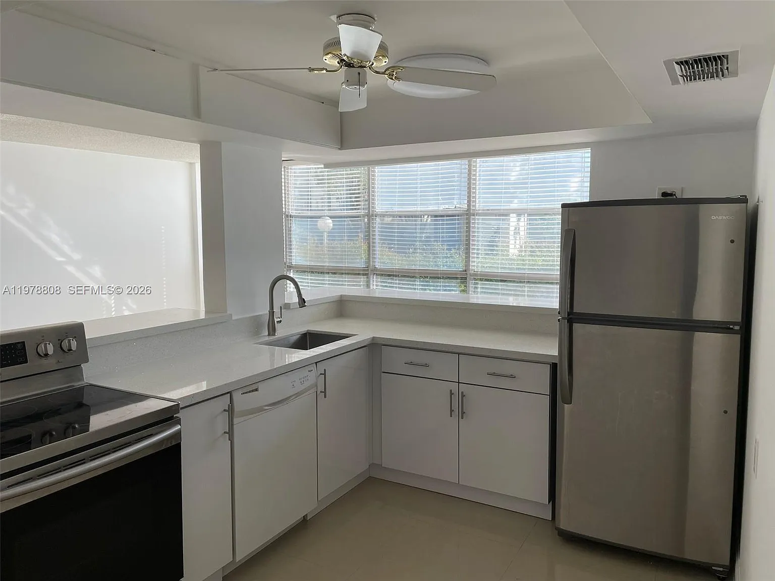 Desoto Park Condo — Photo 3