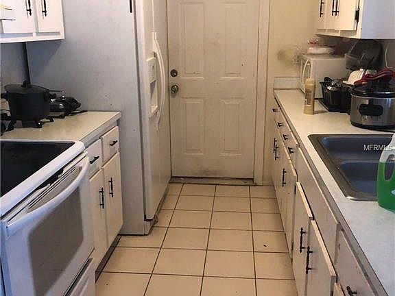 5th image of 714 SW Hibiscus St