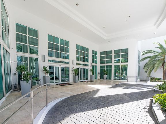 3rd image of 951 Brickell Ave APT 1505