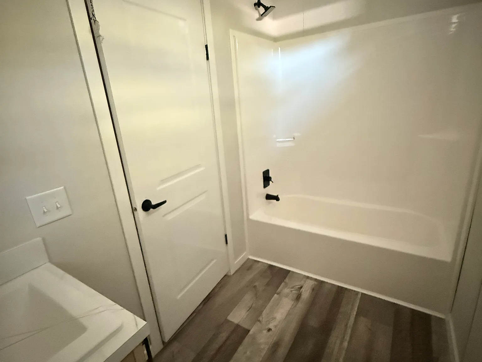 3 bed, 900 sqft, $1,100 — Photo 3