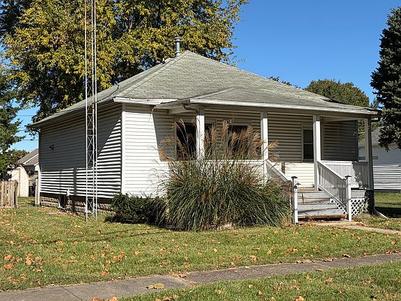 2nd image of 1111 N McLean St