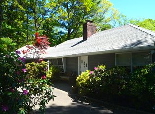 4 Oakleaf Ct, Huntington, NY 11743