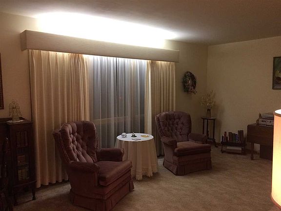3rd image of 304 E Sunset Dr