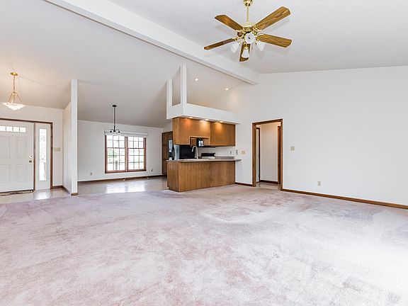 5th image of 7813 W Ohare Cir