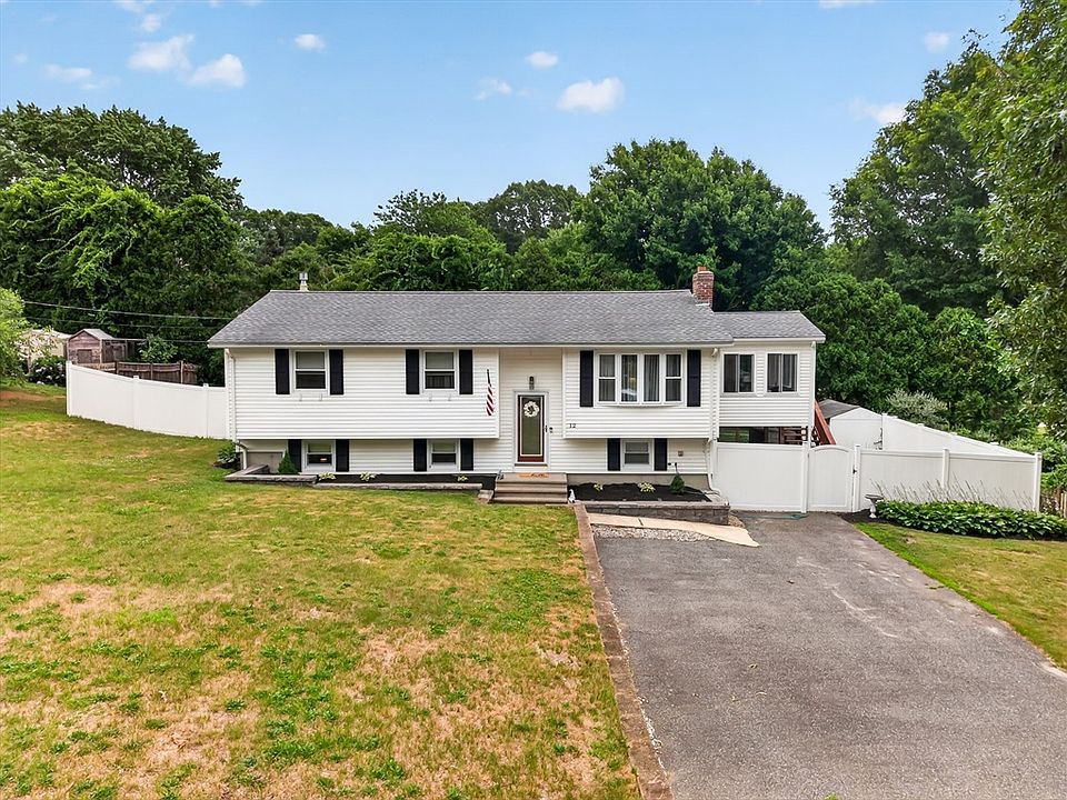 1st image of 12 Clearwater Dr