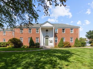 60 Robin Rd APT A2, West Hartford, CT 06119