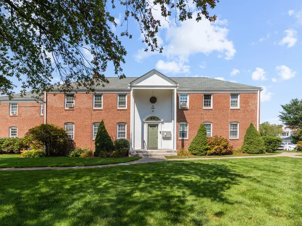 60 Robin Road APT A2, West Hartford, CT 06119