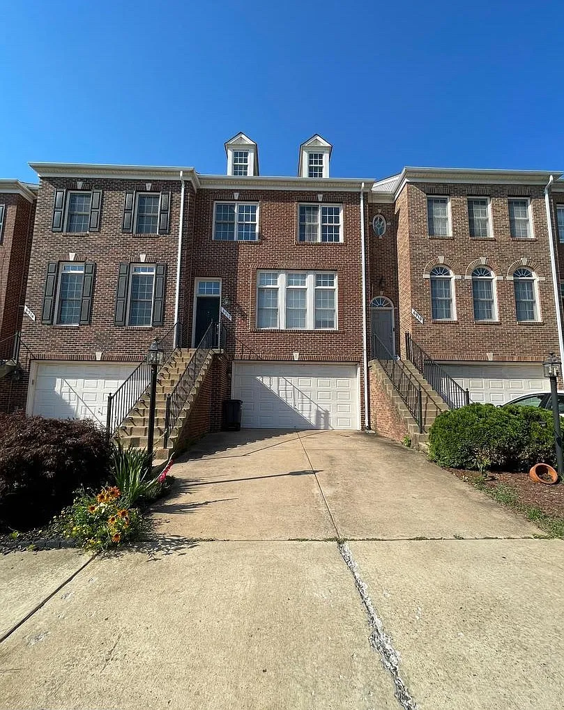 3 bed, 2.5 bath, 2964 sqft, $2,990 — Photo 1