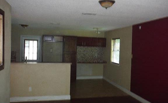 4th image of 5801 Glasco Dr