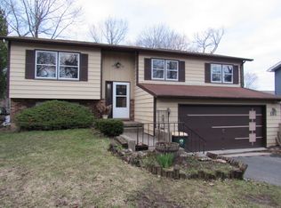 212 Lakewood Dr, Antioch, IL