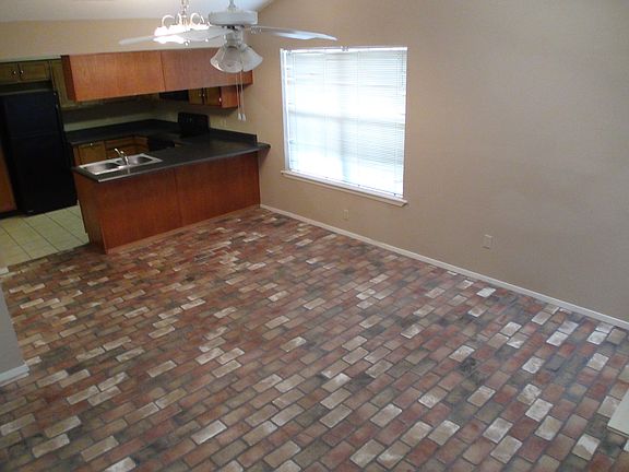 3rd image of 3636 Greenacres Dr #102