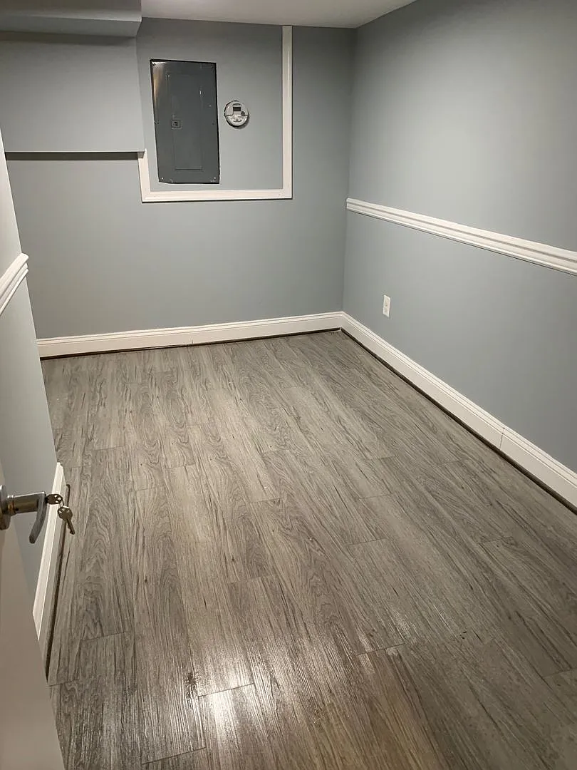 148 North East Avenue $850 Available Room (Private Bath) — Photo 4