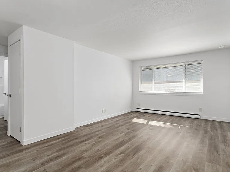 913 Harrington Ave NE — Photo 10