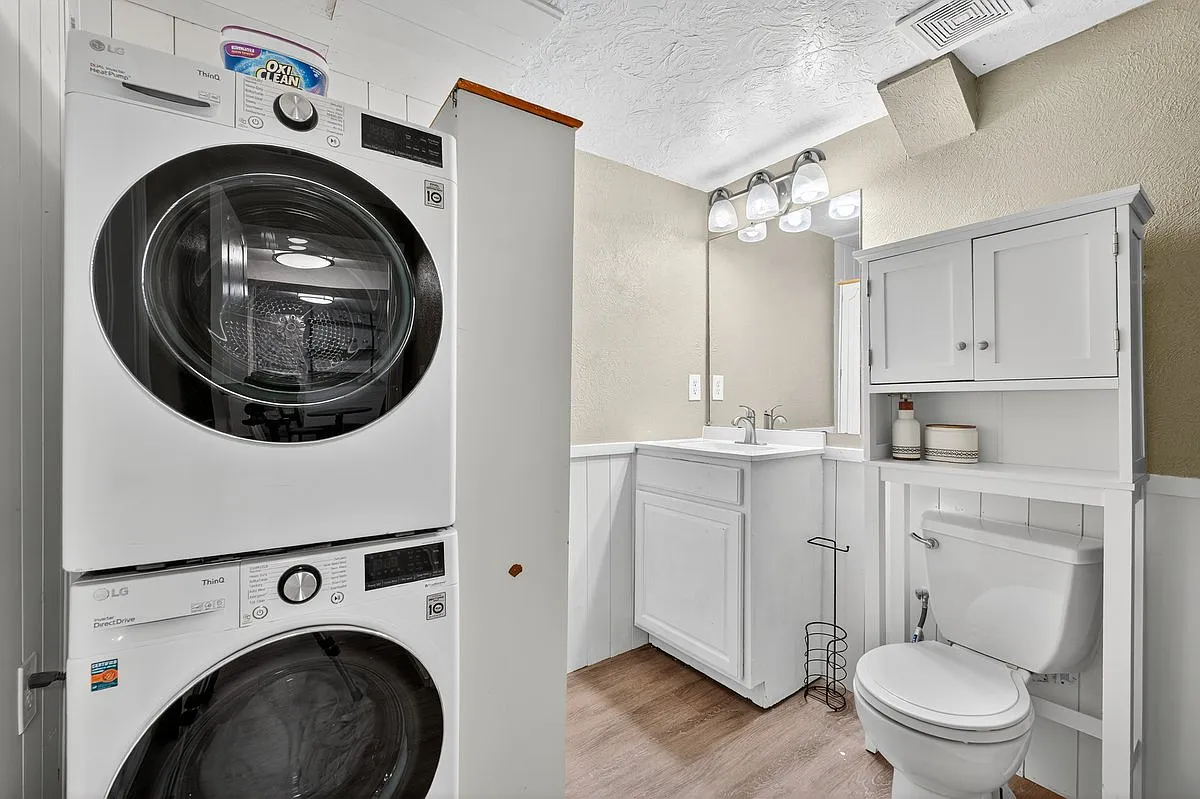 2 bed, 933 sqft, $1,500 — Photo 2