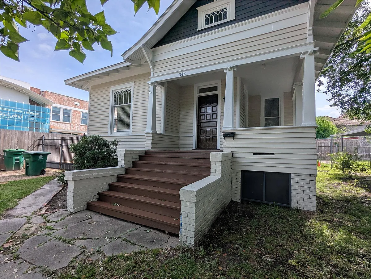 Building Photo - 1142 Yale St