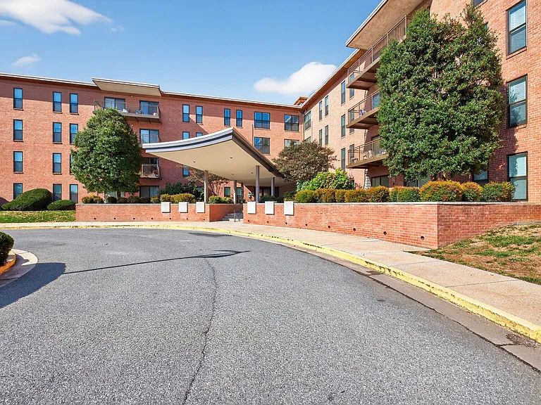 Brooklawn Apartments — Photo 14