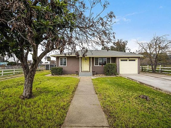 4th image of 1155 E San Martin Ave