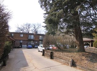 221 River St APT 11, Iowa City, IA 52246