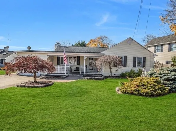 6 Nehring Avenue, Babylon, NY 11702