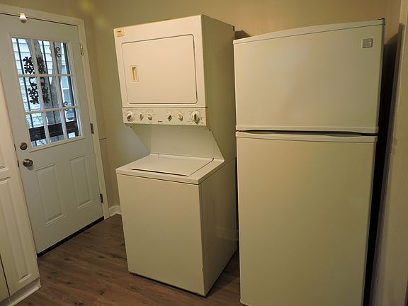 3rd image of 750 Loeb St